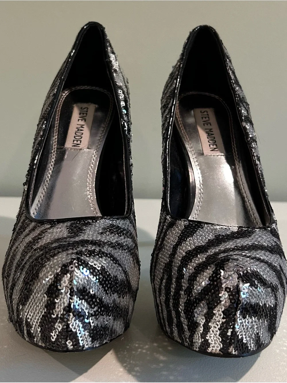 Steve Madden Sequin Zebra Platform Pumps 7.5 Disco Glam Statement Heels